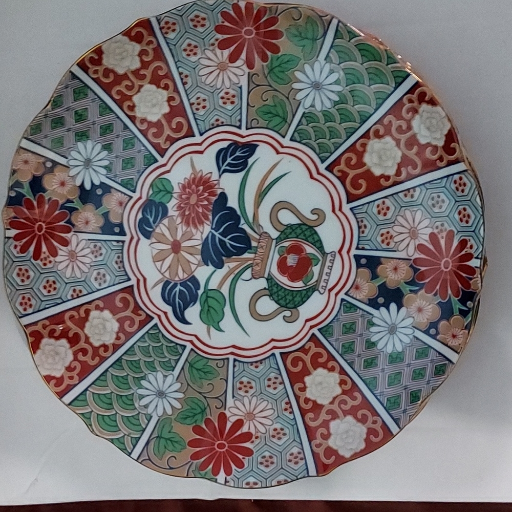 Vintage Arita Imari Fan Porcelain Dinner Plate Hand Decorated 10 1/8 inch